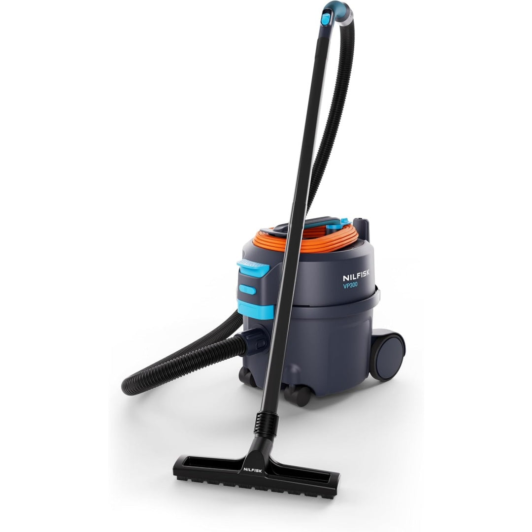 Cet aspirateur eau et poussiere combine une filtration des particules fines et un format compact